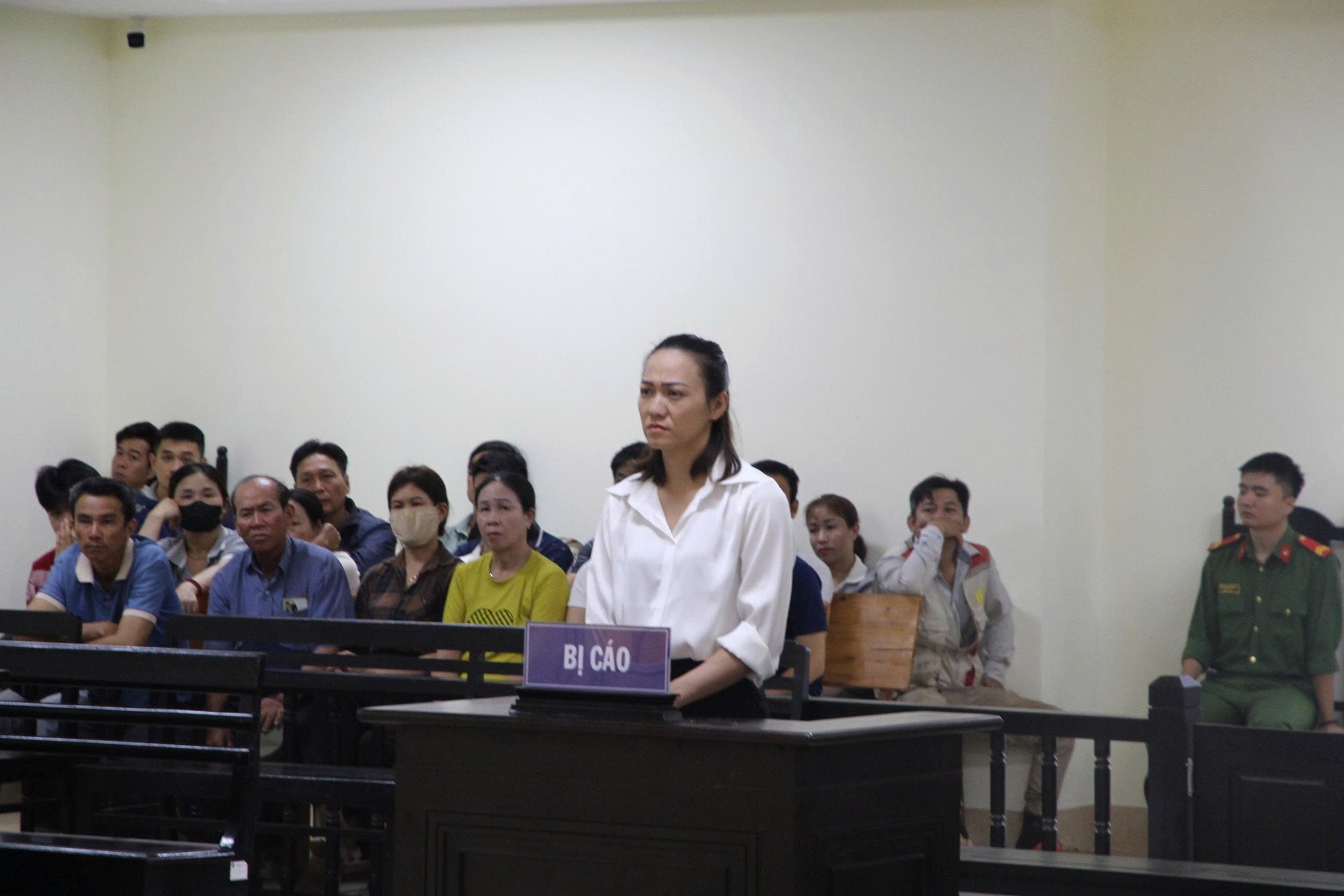Nữ t&agrave;i xế uống 8 lon bia t&ocirc;ng tử vong chủ tịch x&atilde; l&atilde;nh &aacute;n - Ảnh 1.