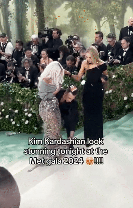 Kim Kardashian v&agrave; c&ocirc;ng cuộc &ldquo;th&agrave; chết cũng phải đẹp&rdquo; ở Met Gala: Giảm 7kg trong 3 tuần, siết eo tới mức tổn thương cơ thể- Ảnh 14.