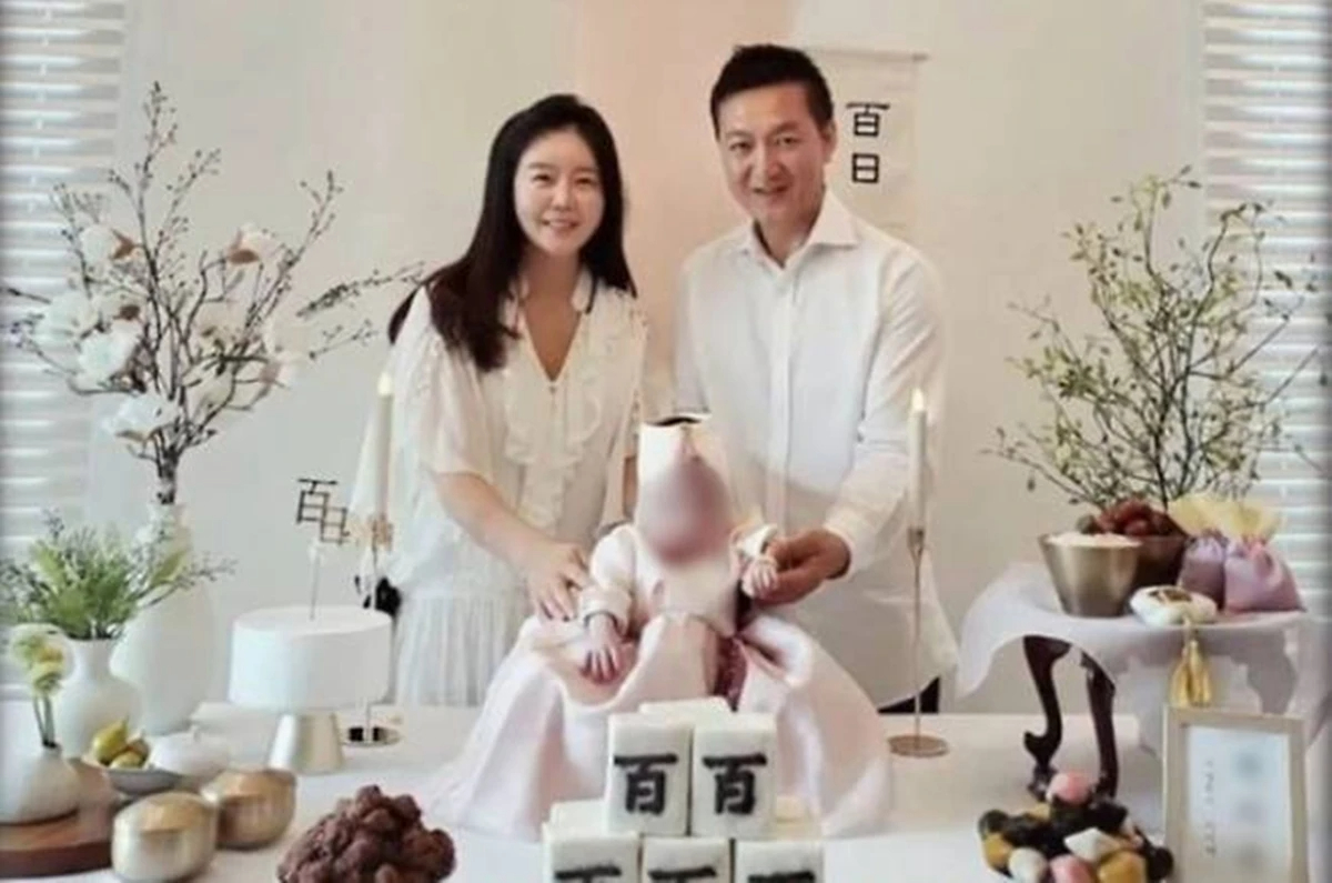 Tang lễ diễn vi&ecirc;n đột tử bỏ lại con thơ 3 tuổi: Vợ suy sụp kh&ocirc;ng ăn uống, d&agrave;n sao gửi v&ograve;ng hoa chia buồn- Ảnh 8.