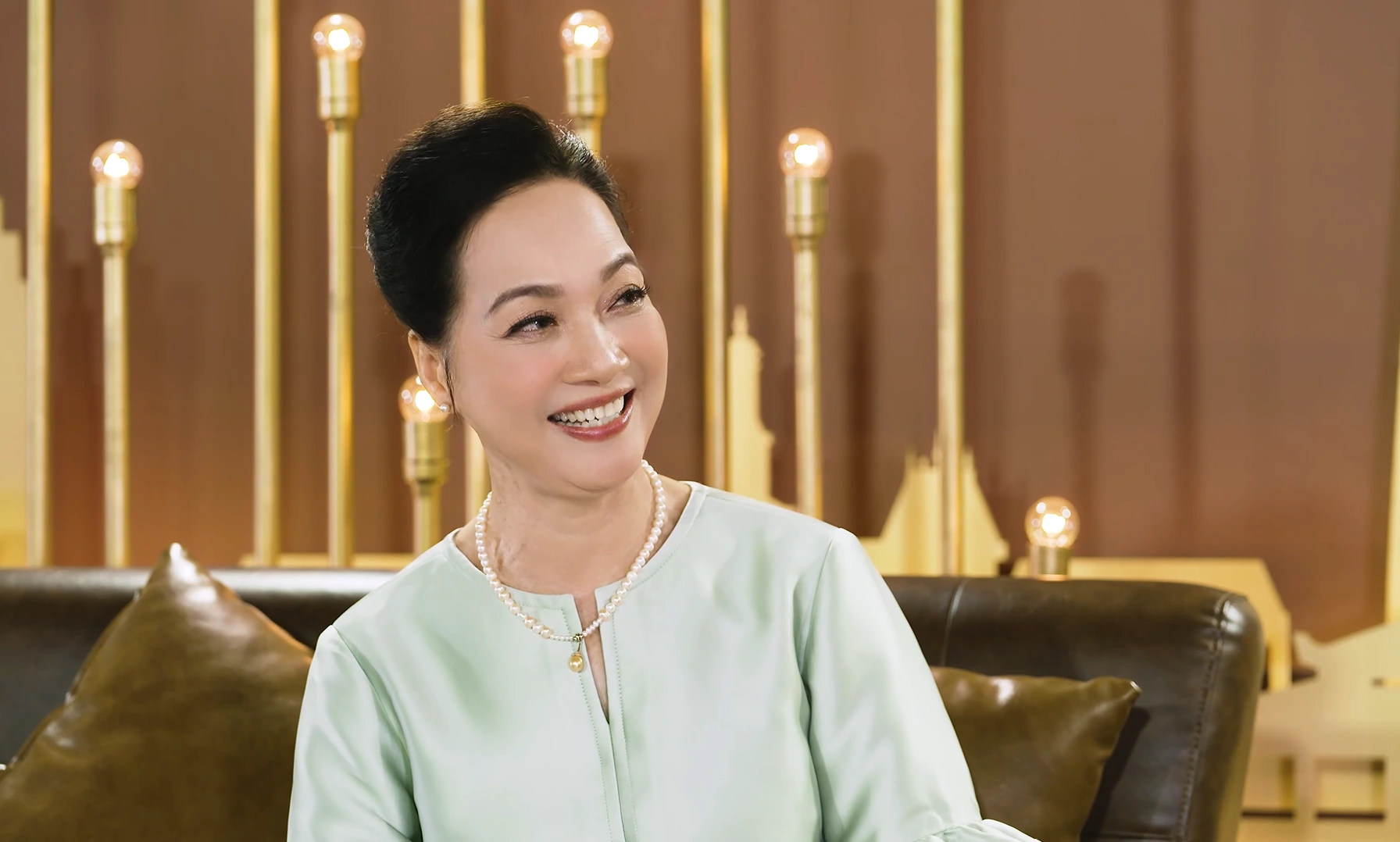 Nữ NSND c&oacute; h&ocirc;n nh&acirc;n vi&ecirc;n m&atilde;n hơn 30 năm, nhưng chưa một lần mặc v&aacute;y cưới- Ảnh 3.