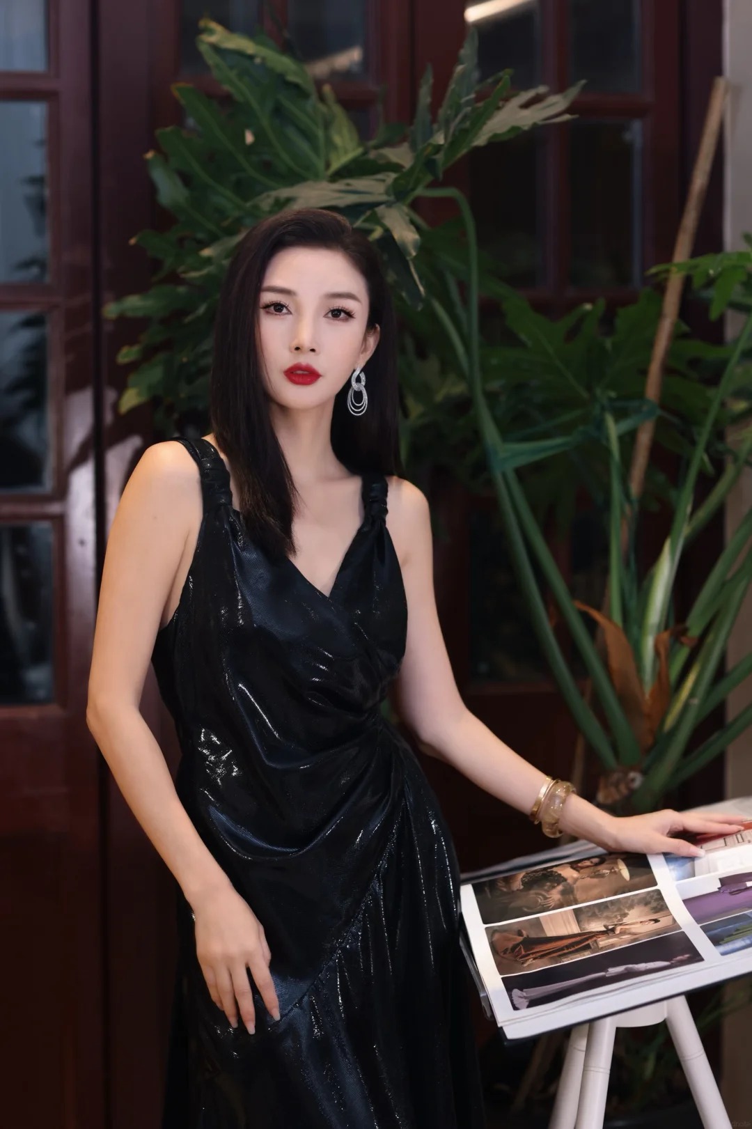 Danh t&iacute;nh &ldquo;tiểu thư Thượng Hải&rdquo; l&aacute;i mui trần cổ điển dạo phố, bị cảnh s&aacute;t kiểm tra g&acirc;y x&ocirc;n xao- Ảnh 7.