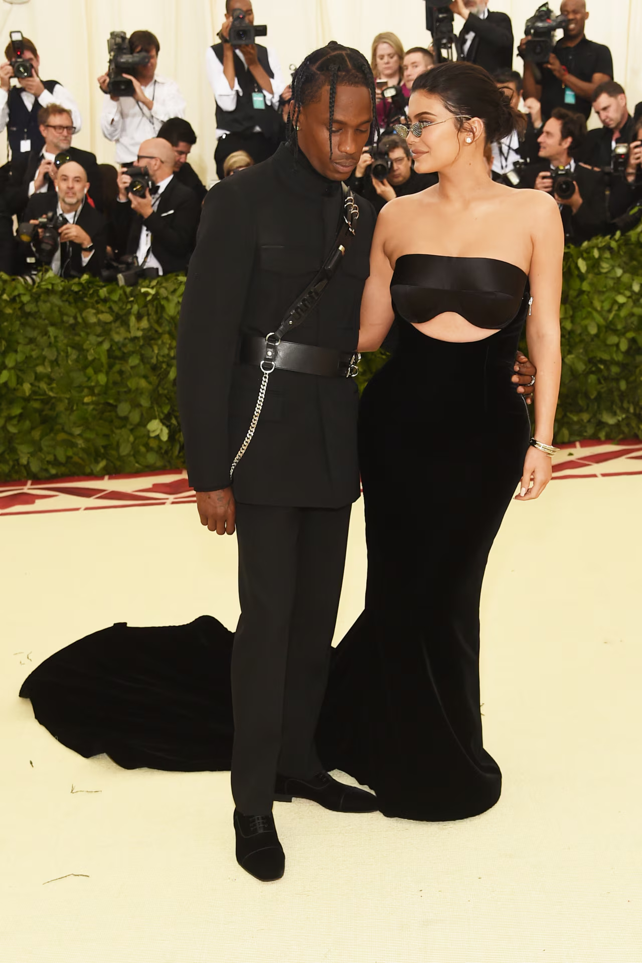 Tồn tại lời nguyền khiến c&aacute;c cặp đ&ocirc;i khiếp sợ Met Gala: Cứ ai s&aacute;nh đ&ocirc;i tham dự về l&agrave; chia tay hết?- Ảnh 6.