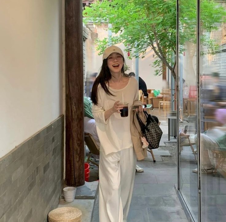 Tập sống như thể thu nhập giảm 1 nửa, t&ocirc;i nhận ra 6 khoản chi &ldquo;ngốn&rdquo; tiền nhiều nhất: May l&agrave; đ&atilde; bỏ được!- Ảnh 1.