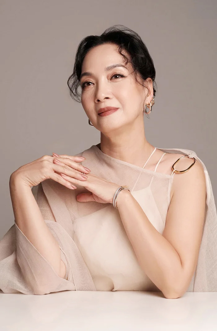 Nữ NSND c&oacute; h&ocirc;n nh&acirc;n vi&ecirc;n m&atilde;n hơn 30 năm, nhưng chưa một lần mặc v&aacute;y cưới- Ảnh 7.