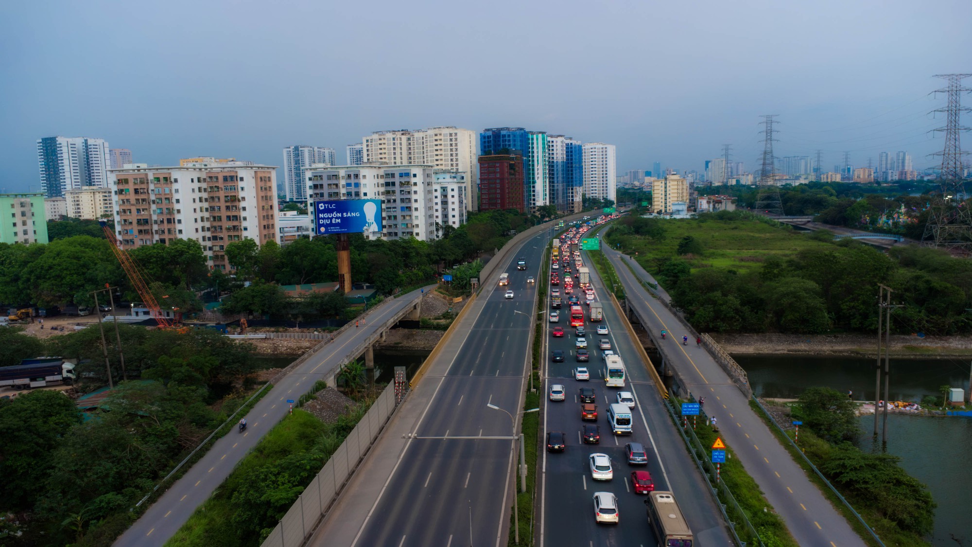 Trốn kẹt xe nên lên Hà Nội sớm, trên đường không chỗ nào là không kẹt xe!- Ảnh 3.