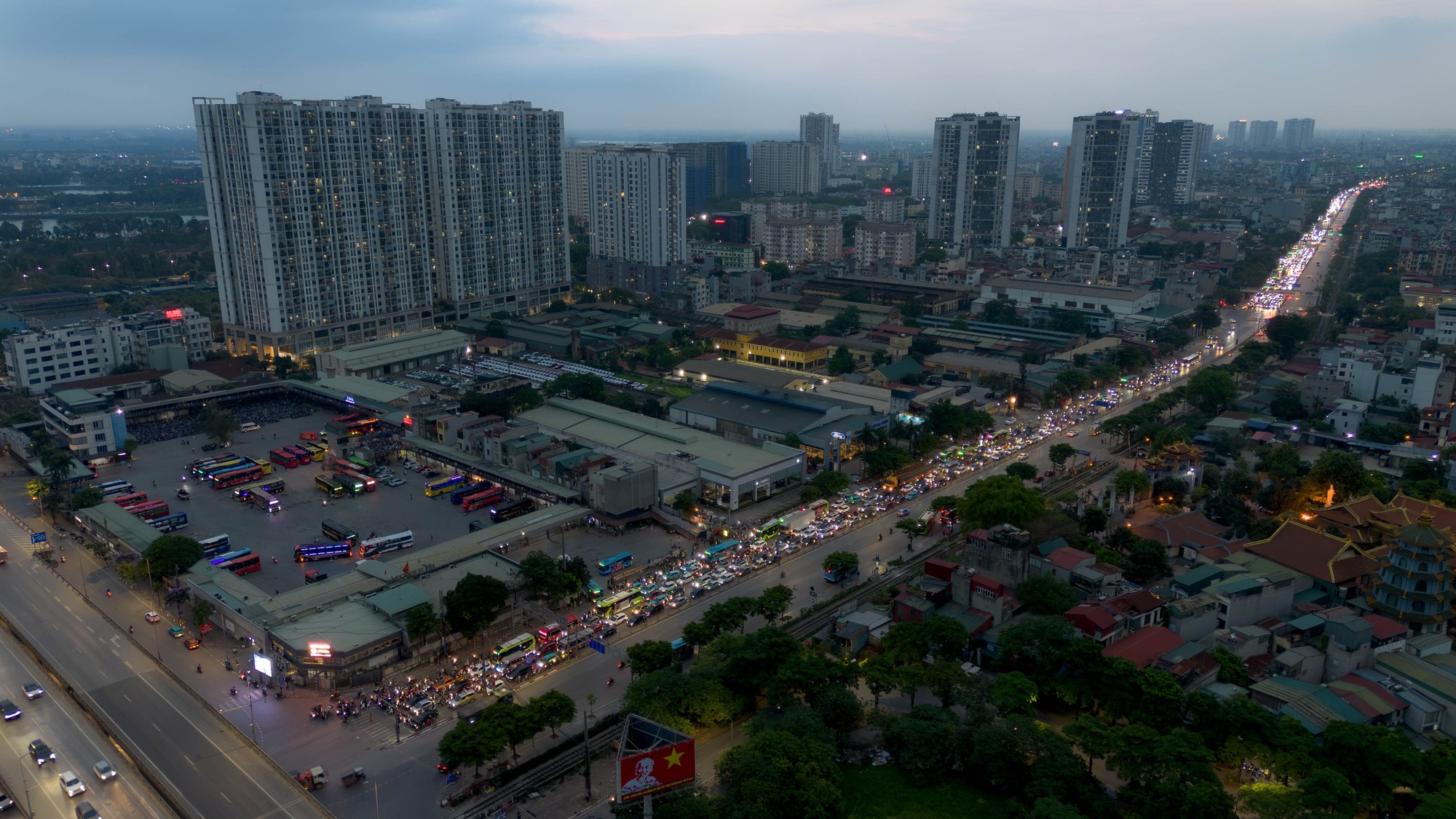 Trốn kẹt xe nên lên Hà Nội sớm, trên đường không chỗ nào là không kẹt xe!- Ảnh 11.