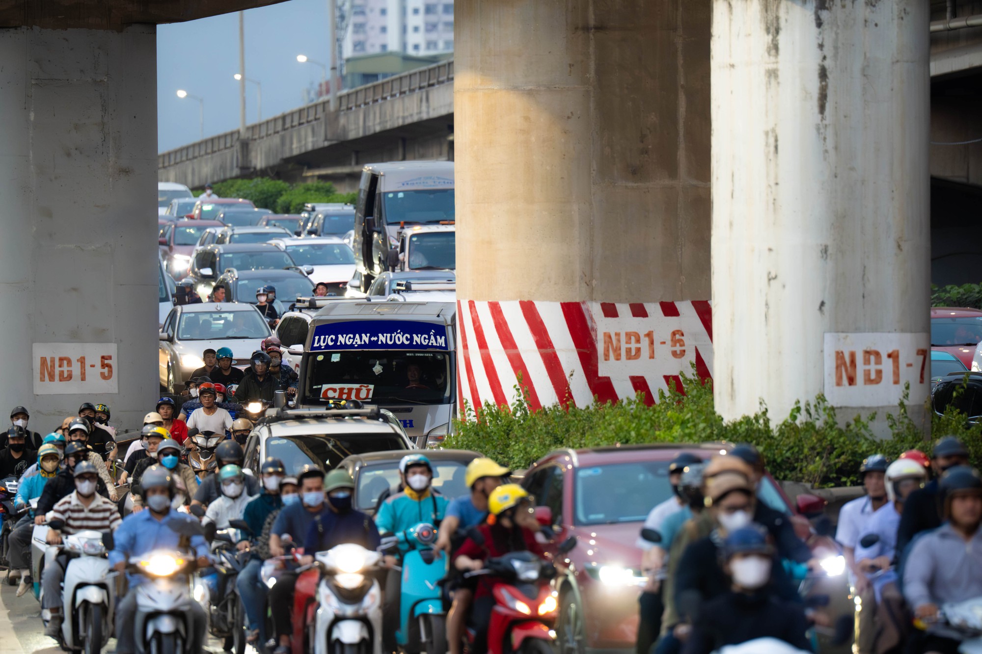 Trốn kẹt xe nên lên Hà Nội sớm, trên đường không chỗ nào là không kẹt xe!- Ảnh 5.
