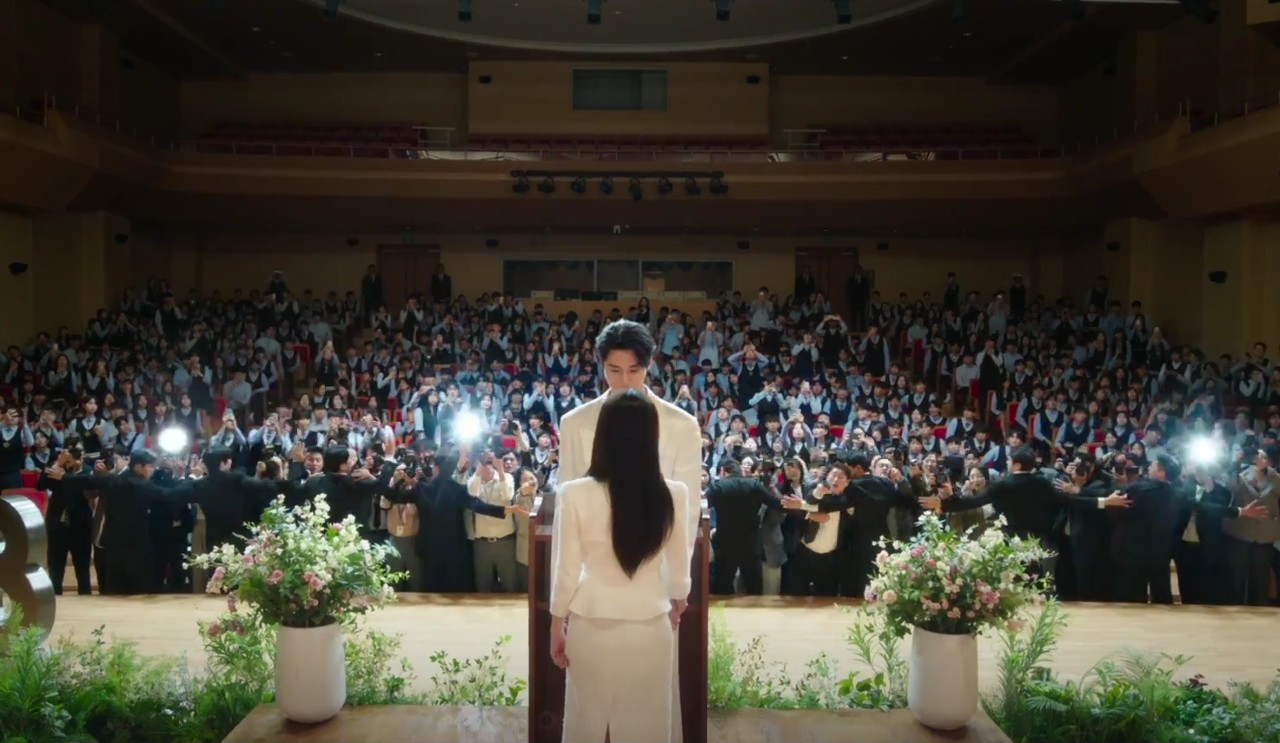 Perfect Crown tập 8: IU - Byeon Woo Seok lộ hợp đồng hôn nhân, chuyến này tàn canh chắc luôn- Ảnh 6.