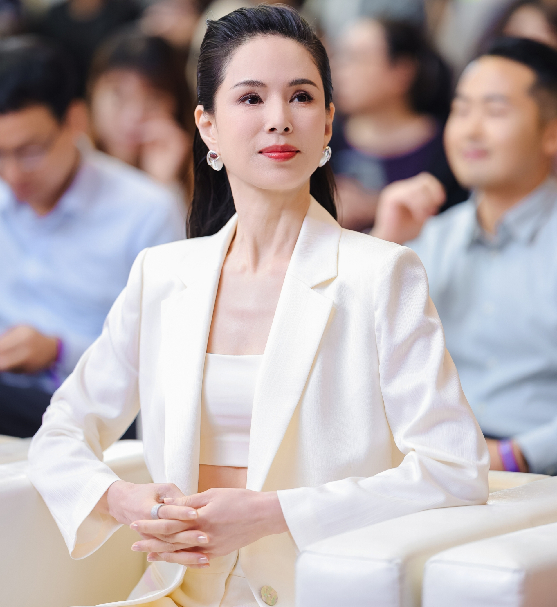 Nhan sắc thật của "Tiểu Long Nữ" L&yacute; Nhược Đồng khiến d&acirc;n t&igrave;nh sốc nặng, bảo sao hải quan cũng phải chặn lại- Ảnh 5.
