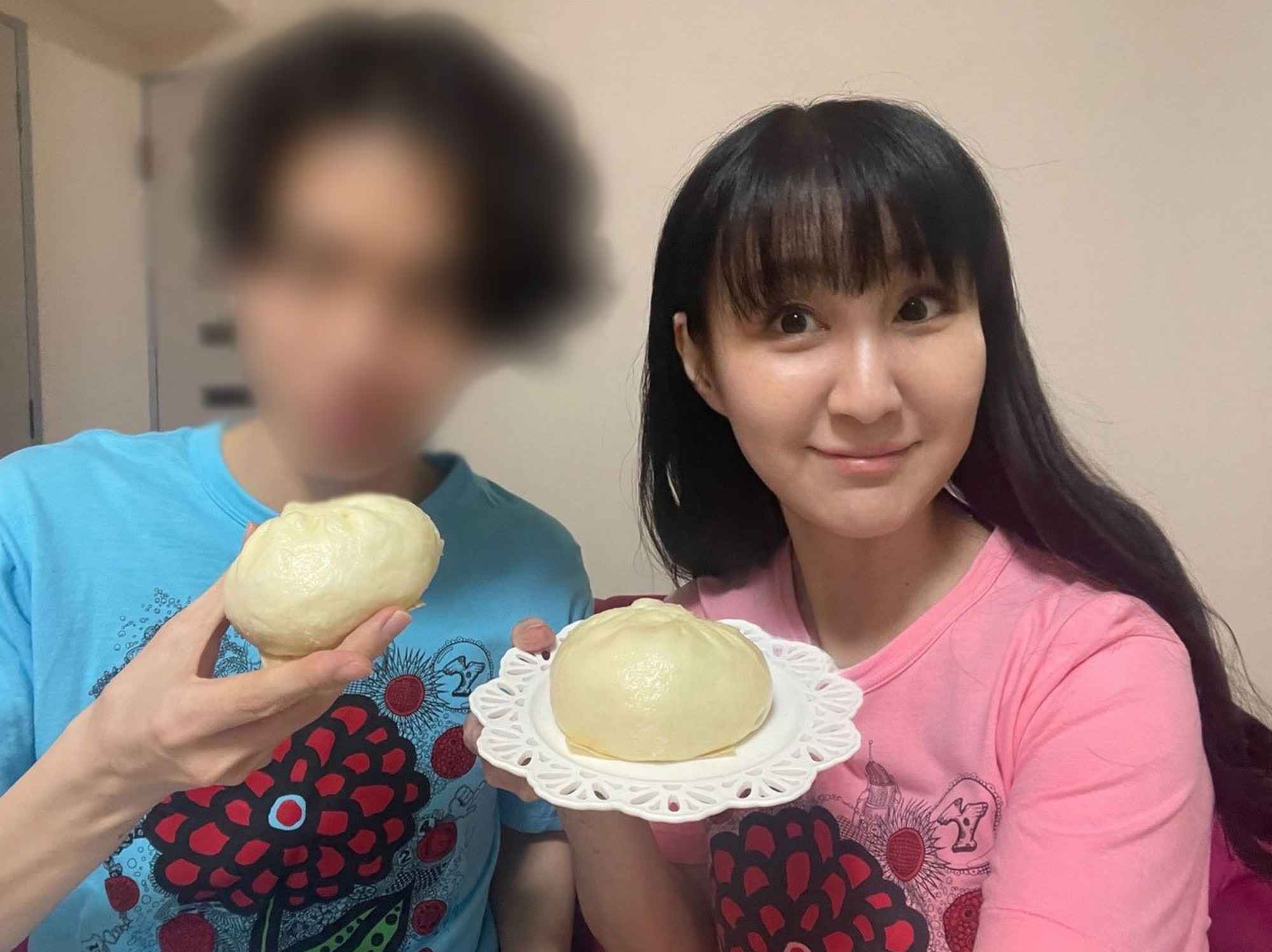 Người phụ nữ 64 tuổi lấy chồng k&eacute;m 32 tuổi, hơn mẹ chồng 6 tuổi- Ảnh 2.