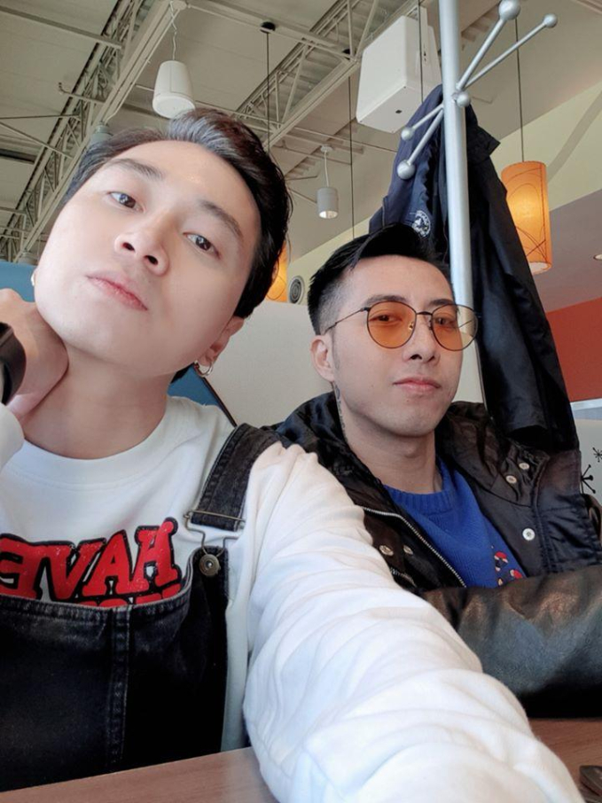 Đu idol quốc nội qu&aacute; dễ: Karik v&agrave; Only C đ&agrave;nh chịu thua trước c&aacute;ch ch&agrave;o hỏi "độc lạ" của fan!- Ảnh 3.
