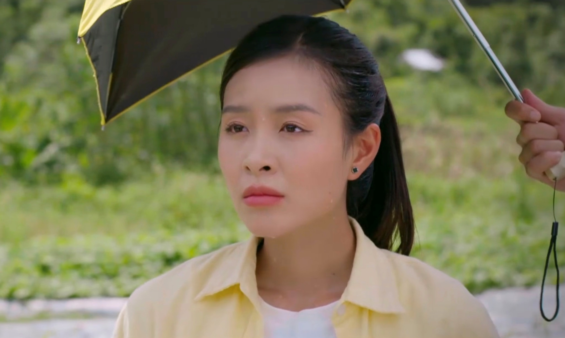 Hoa hậu Việt đối mặt chỉ tr&iacute;ch v&igrave; h&agrave;nh vi thiếu chuẩn mực nơi c&ocirc;ng cộng- Ảnh 4.