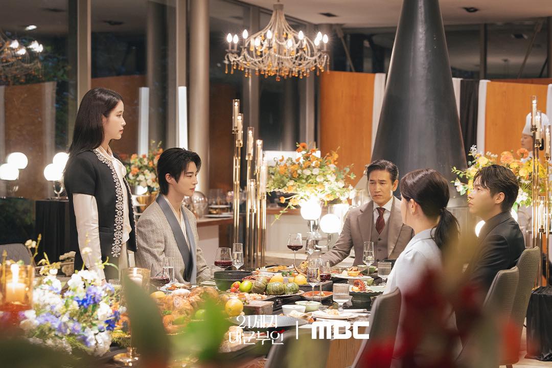 Từ nhỏ đến lớn chưa thấy đ&aacute;m cưới n&agrave;o đẹp vậy: C&ocirc; d&acirc;u xinh y&ecirc;u như b&uacute;p b&ecirc;, ch&uacute; rể cao sang hơn người- Ảnh 11.