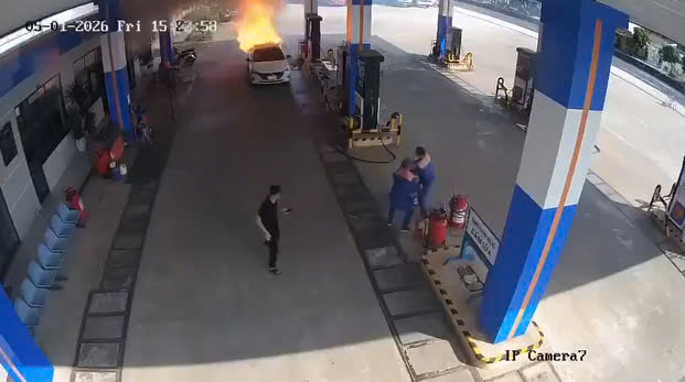 Tài xế gọi điện báo tin cho gia đình 2 thiếu niên ngay khi chiếc ô tô bị cháy - áº¢nh 3.