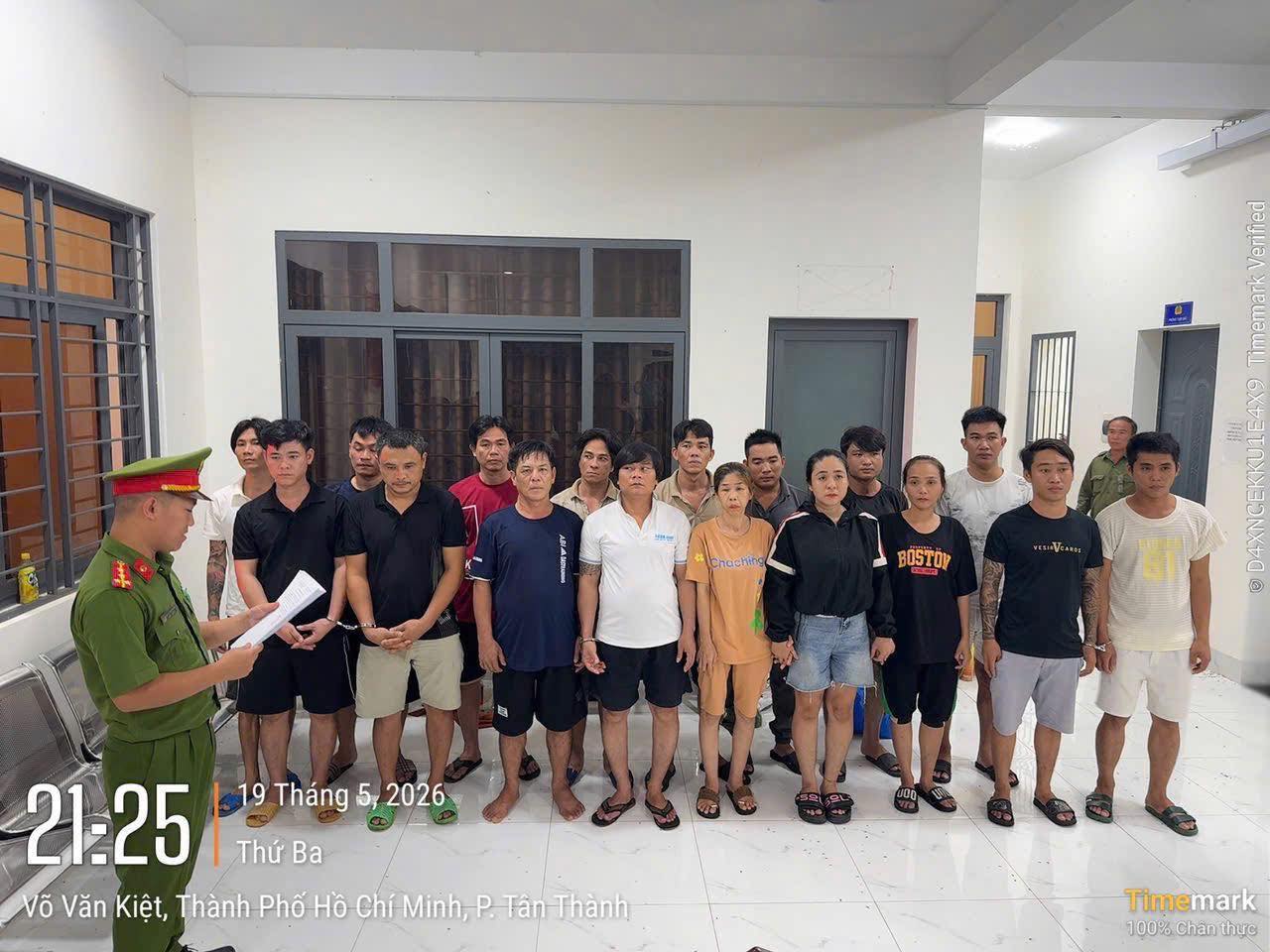 Triệt phá đường dây mua bán ma túy, tổ chức sử dụng trái phép chất ma túy tại nhà riêng ở TP.HCM- Ảnh 1. Triệt phá đường dây mua bán ma túy, tổ chức sử dụng trái phép chất ma túy tại nhà riêng ở TP.HCM- Ảnh 1.