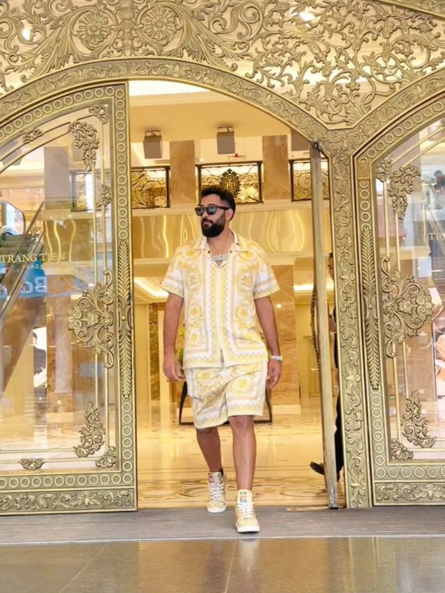 Giải phẫu gu thẩm mỹ "chọi coin": Tại sao giới gi&agrave;u xổi to&agrave;n cầu từ Dubai đến thầy dạy l&agrave;m gi&agrave;u ph&ocirc;ng bạt Việt Nam, đều mặc c&ugrave;ng một kiểu?- Ảnh 1.