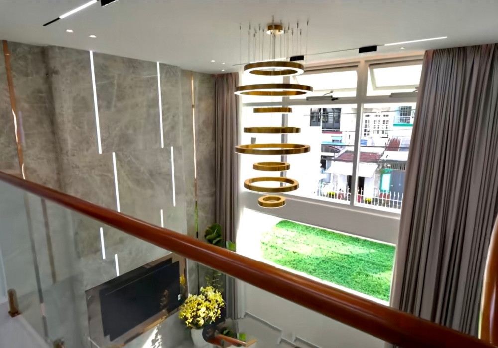 Cặp đ&ocirc;i quyền lực showbiz ở biệt thự ngoại &ocirc; sang như resort 5*: S&acirc;n thượng rộng đến mức c&oacute; thể đạp xe, hồ bơi ri&ecirc;ng trong khu&ocirc;n vi&ecirc;n nh&agrave;- Ảnh 6.