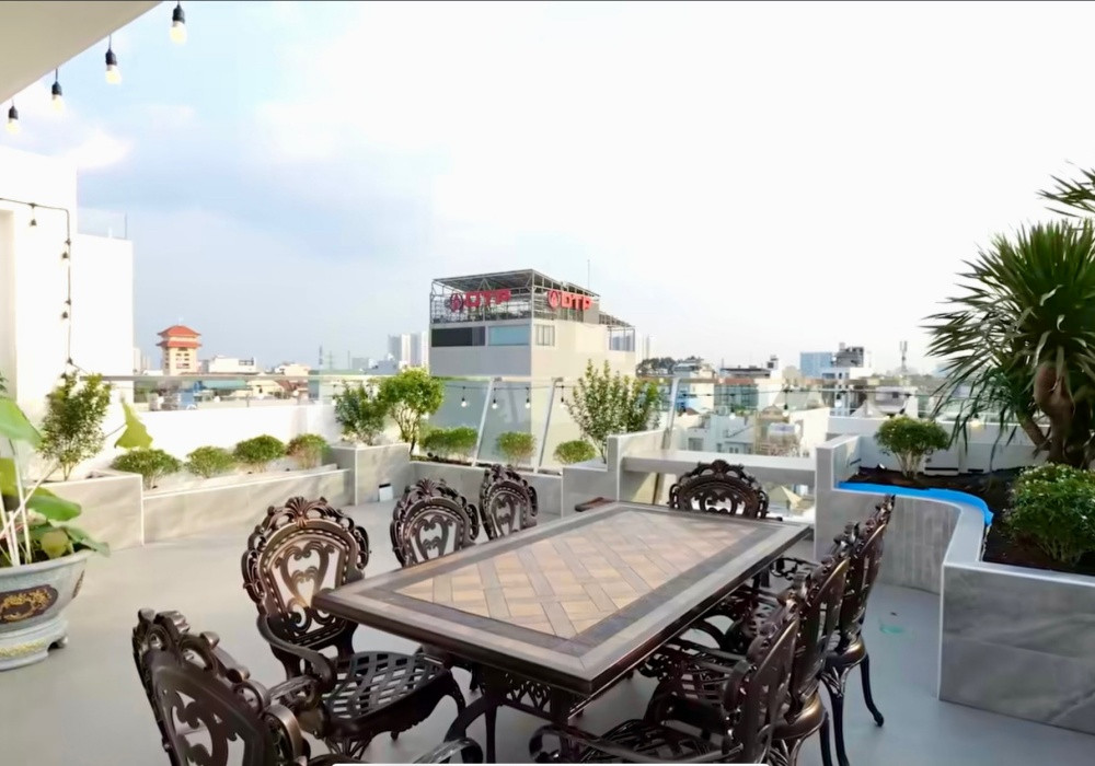 Cặp đ&ocirc;i quyền lực showbiz ở biệt thự ngoại &ocirc; sang như resort 5*: S&acirc;n thượng rộng đến mức c&oacute; thể đạp xe, hồ bơi ri&ecirc;ng trong khu&ocirc;n vi&ecirc;n nh&agrave;- Ảnh 20.