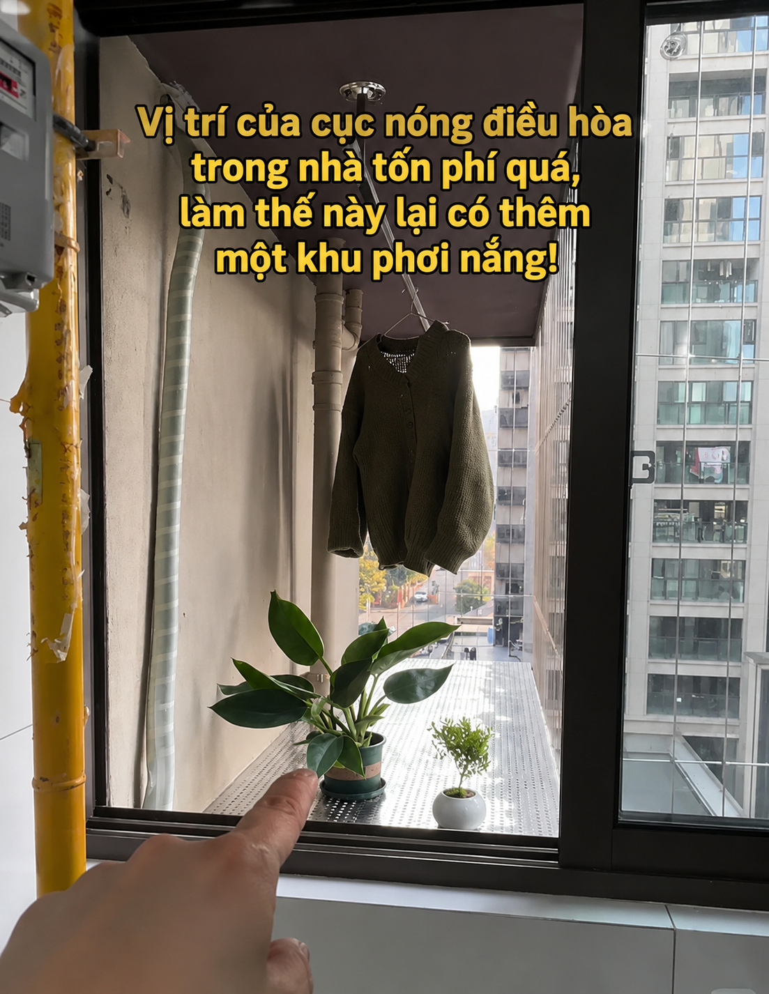 Ban c&ocirc;ng đẹp mấy cũng &ldquo;toang&rdquo; nếu phơi đồ kiểu cũ: Nhiều gia đ&igrave;nh đang &acirc;m thầm đổi sang c&aacute;ch n&agrave;y v&igrave; qu&aacute; gọn v&agrave; đỡ qu&ecirc;- Ảnh 4.