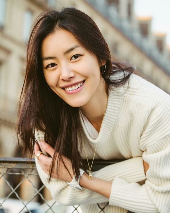 Mỹ nh&acirc;n c&oacute; nụ cười "ch&acirc;n th&agrave;nh nhất showbiz": Đời thường si&ecirc;u giản dị, mặc đồ basic m&agrave; kh&iacute; chất ngời ngời- Ảnh 3.