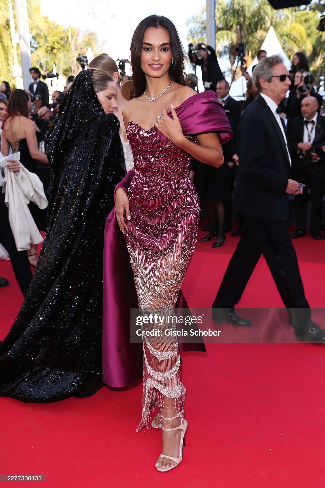 LHP Cannes ng&agrave;y 9: Bella Hadid hở bạo "chặt ch&eacute;m", ca sĩ Trung Quốc 18 tuổi "đại n&aacute;o" thảm đỏ- Ảnh 20.