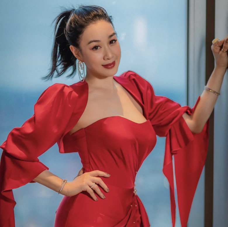 U60 qua 3 lần sinh nở, Chung Lệ Đề vẫn sở hữu đường cong h&uacute;t mắt: B&iacute; quyết chống gi&agrave; phụ nữ trung ni&ecirc;n đều n&ecirc;n học hỏi- Ảnh 3.
