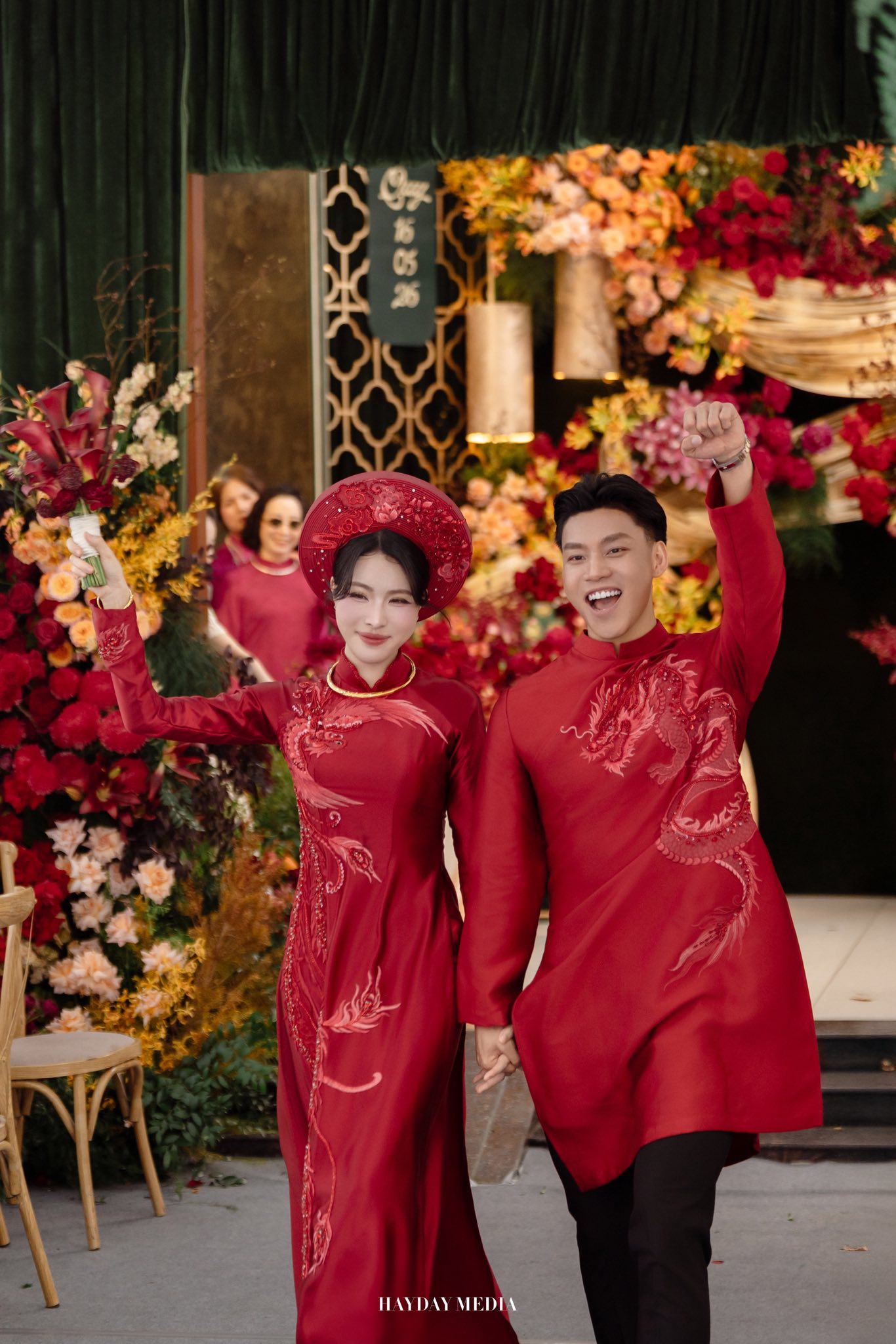 Soi mạnh nh&acirc;̃n cưới của Văn Thanh: Thi&ecirc;́t k&ecirc;́ cực lạ, thu&ocirc;̣c m&ocirc;̣t thương hi&ecirc;̣u khi&ecirc;́n sao Vi&ecirc;̣t m&ecirc; m&acirc;̉n! - Ảnh 1.