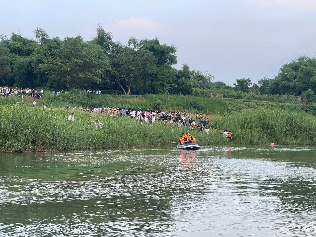 Vụ đuối nước đặc biệt nghiêm trọng, 5 trẻ em tử vong: Lời kể của người tìm thấy 3 thi thể - Ảnh 3.