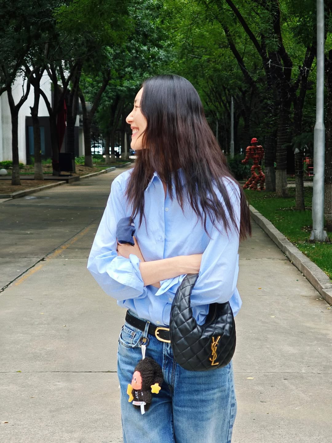 Mỹ nh&acirc;n c&oacute; nụ cười "ch&acirc;n th&agrave;nh nhất showbiz": Đời thường si&ecirc;u giản dị, mặc đồ basic m&agrave; kh&iacute; chất ngời ngời- Ảnh 9.