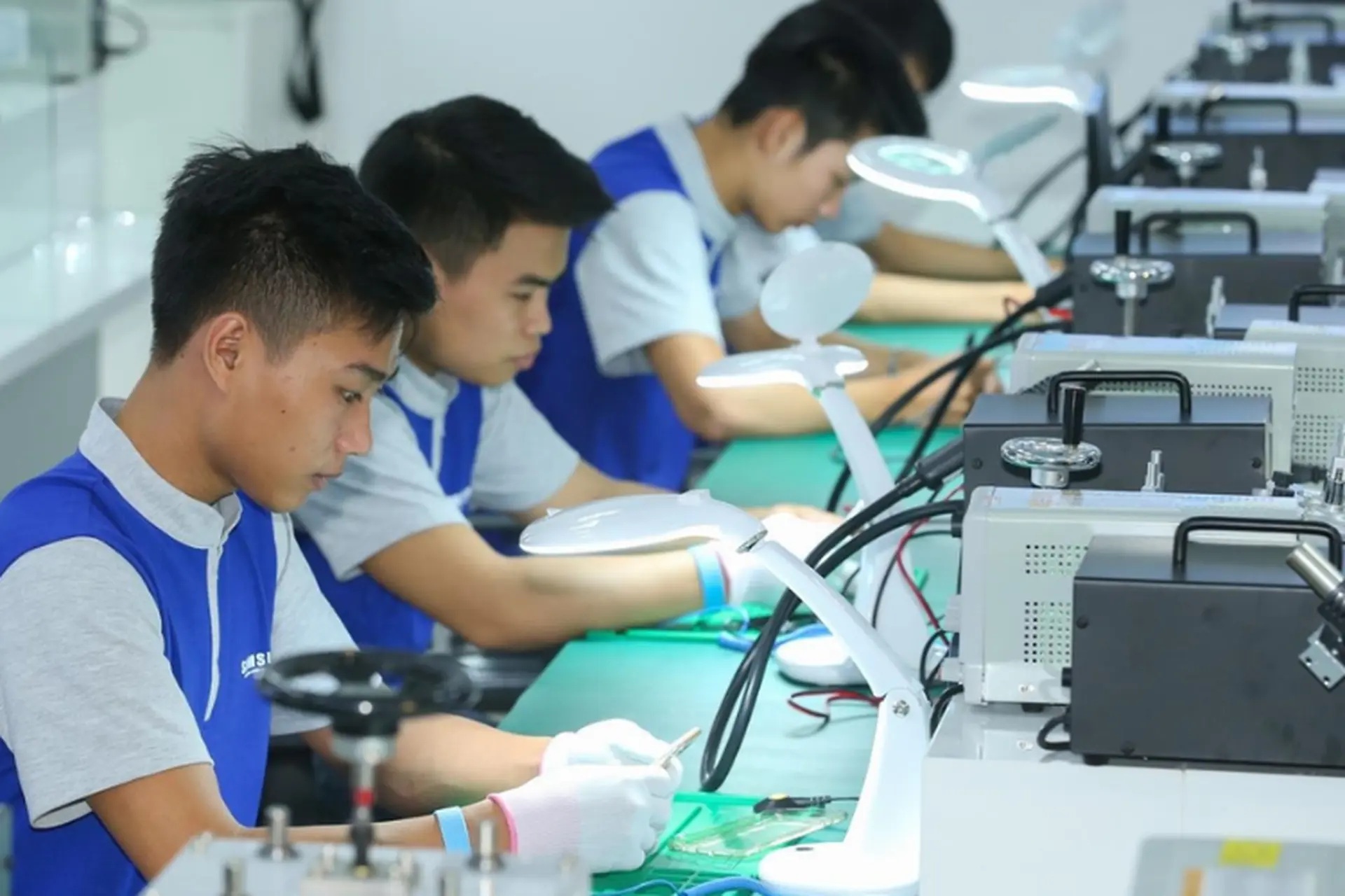 Tin vui cho to&agrave;n bộ người d&acirc;n c&oacute; hộ khẩu thường tr&uacute; ở H&agrave; Nội: Dự kiến được hỗ trợ 100% khoản ph&iacute; sau- Ảnh 1.