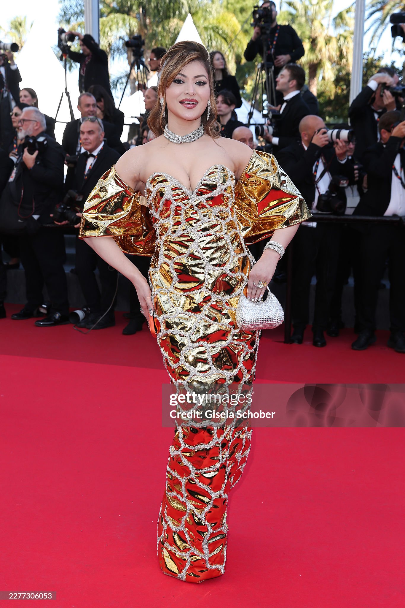 LHP Cannes ng&agrave;y 9: Bella Hadid hở bạo "chặt ch&eacute;m", ca sĩ Trung Quốc 18 tuổi "đại n&aacute;o" thảm đỏ- Ảnh 21.