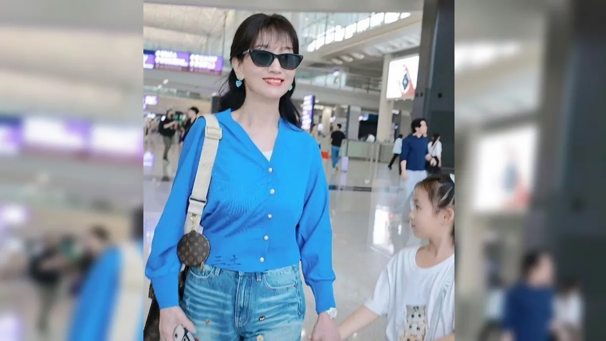 Sắc vóc tuổi 72 của "huyền thoại không tuổi" Triệu Nhã Chi: Đi cạnh cháu gái mà ngỡ mẹ con, mẹo giữ nhan là thứ nước người Việt bỏ đi - Ảnh 1.