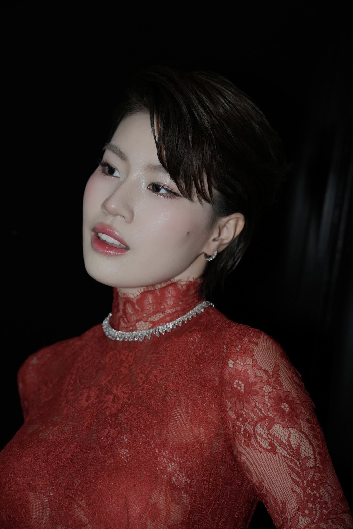 Việt Nam c&oacute; mỹ nh&acirc;n 17 tuổi đ&atilde; nổi tiếng, hit tỷ view hot to&agrave;n cầu: Nhan sắc thăng hạng, tự tin thi Hoa hậu - Ảnh 3.