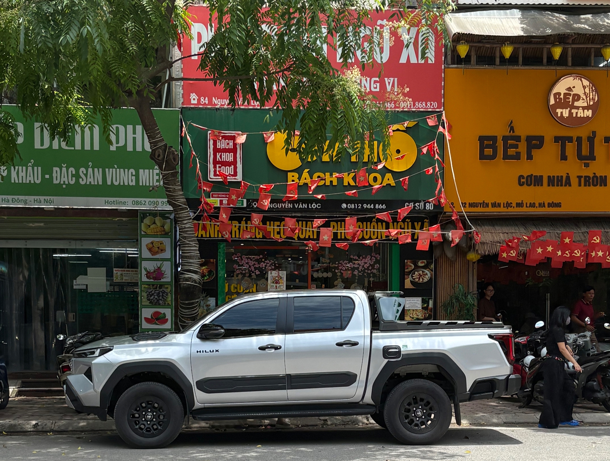 Cơm thố B&aacute;ch Khoa sau phản &aacute;nh khu bếp "nhếch nh&aacute;c": Kh&aacute;ch vẫn ra v&agrave;o nườm nượp, người khen ngon v&agrave; tiện, người... hơi lo lắng một ch&uacute;t - Ảnh 4.