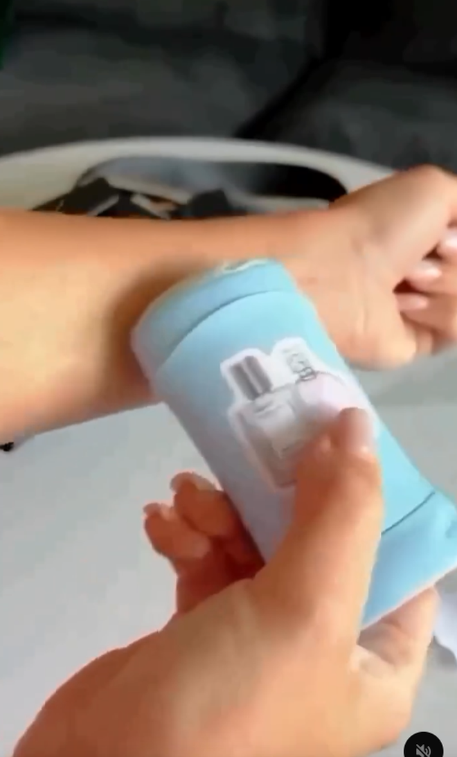 C&aacute;ch d&ugrave;ng nước hoa mới đang viral v&igrave; gi&uacute;p thơm l&acirc;u m&agrave; kh&ocirc;ng tốn nhiều tiền- Ảnh 6.