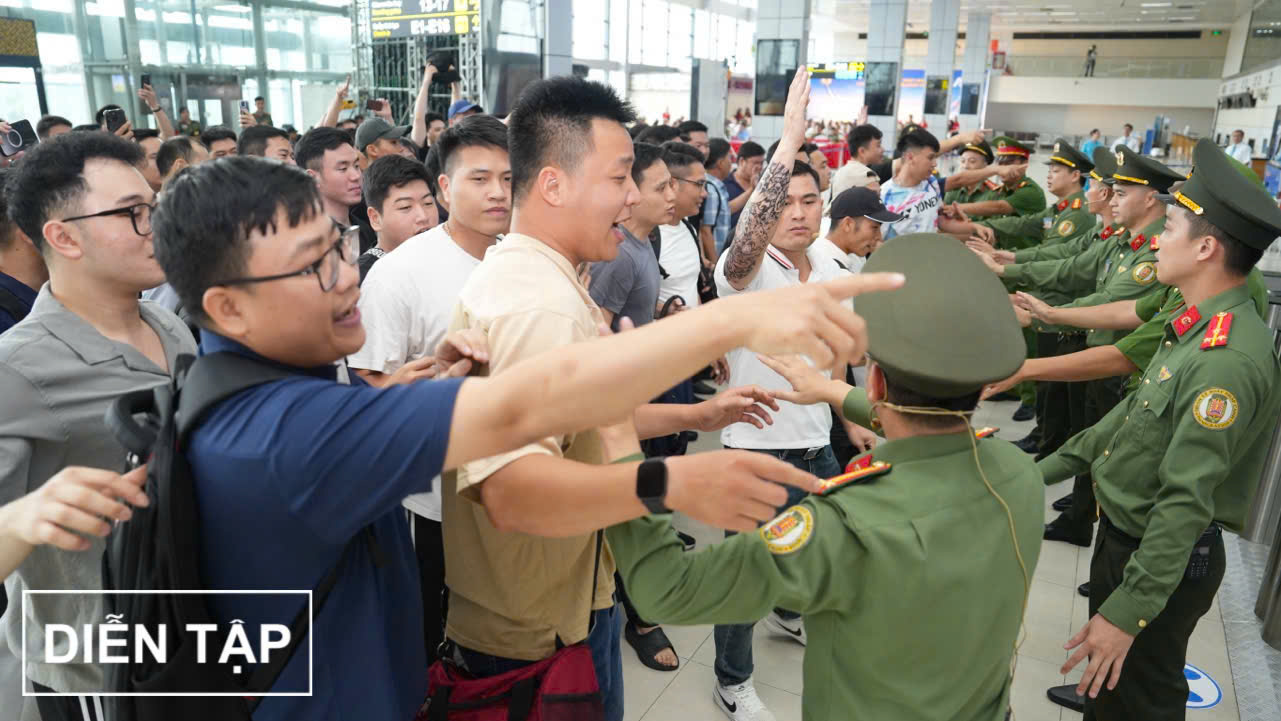 Hơn 300 người diễn tập xử lý gây rối tại sân bay Nội Bài - Ảnh 1.