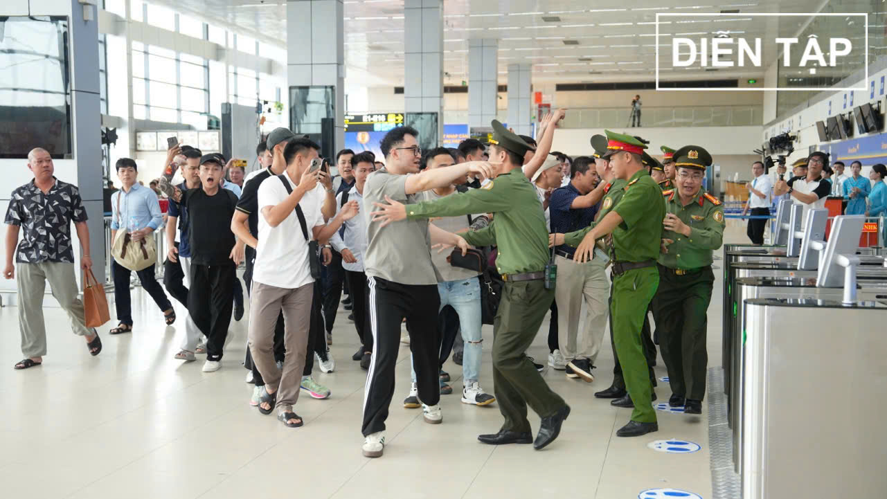 Hơn 300 người diễn tập xử lý gây rối tại sân bay Nội Bài - Ảnh 4.