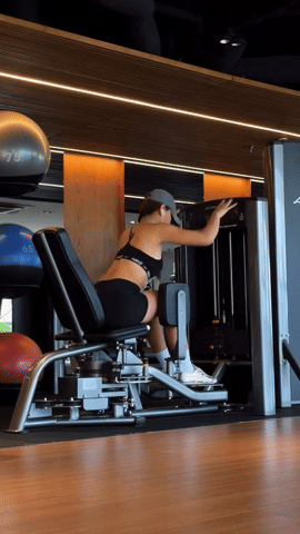 Mai Ng&ocirc; h&eacute; lộ 4 b&agrave;i tập gi&uacute;p v&ograve;ng 3 săn chắc, sexy trước thềm Miss Supranational 2026- Ảnh 2.