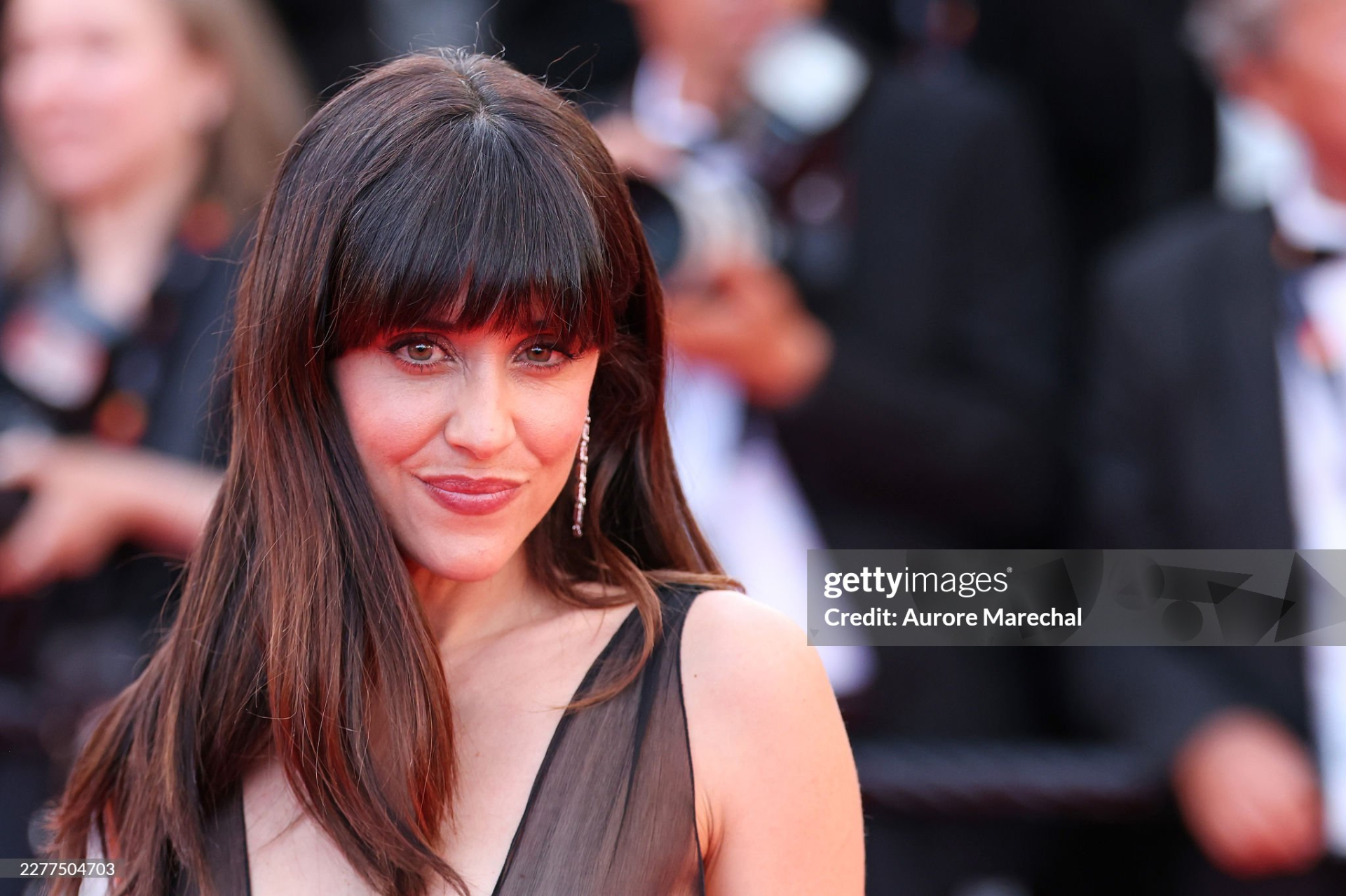 Thảm đỏ Cannes ng&agrave;y 10: Demi Moore l&ecirc;n đồ "chặt ch&eacute;m" mỹ nh&acirc;n Cướp Biển V&ugrave;ng Caribbean, Hoa hậu Ho&agrave;n vũ đẹp miễn ch&ecirc;- Ảnh 15.