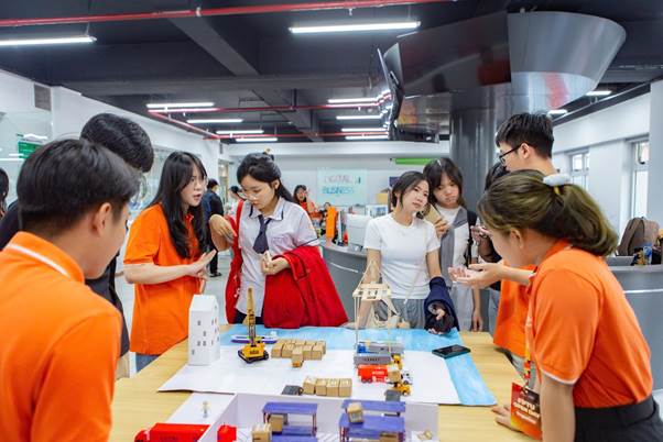 AI đang định nghĩa lại ng&agrave;nh kinh tế: Những chuy&ecirc;n ng&agrave;nh h&uacute;t Gen Z m&ugrave;a tuyển sinh 2026 - Ảnh 5.