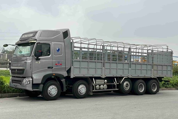 Phát hiện xe tải màu xám lạ, công an Việt Nam lập tức theo dõi giám sát và kiểm tra - Ảnh 1.