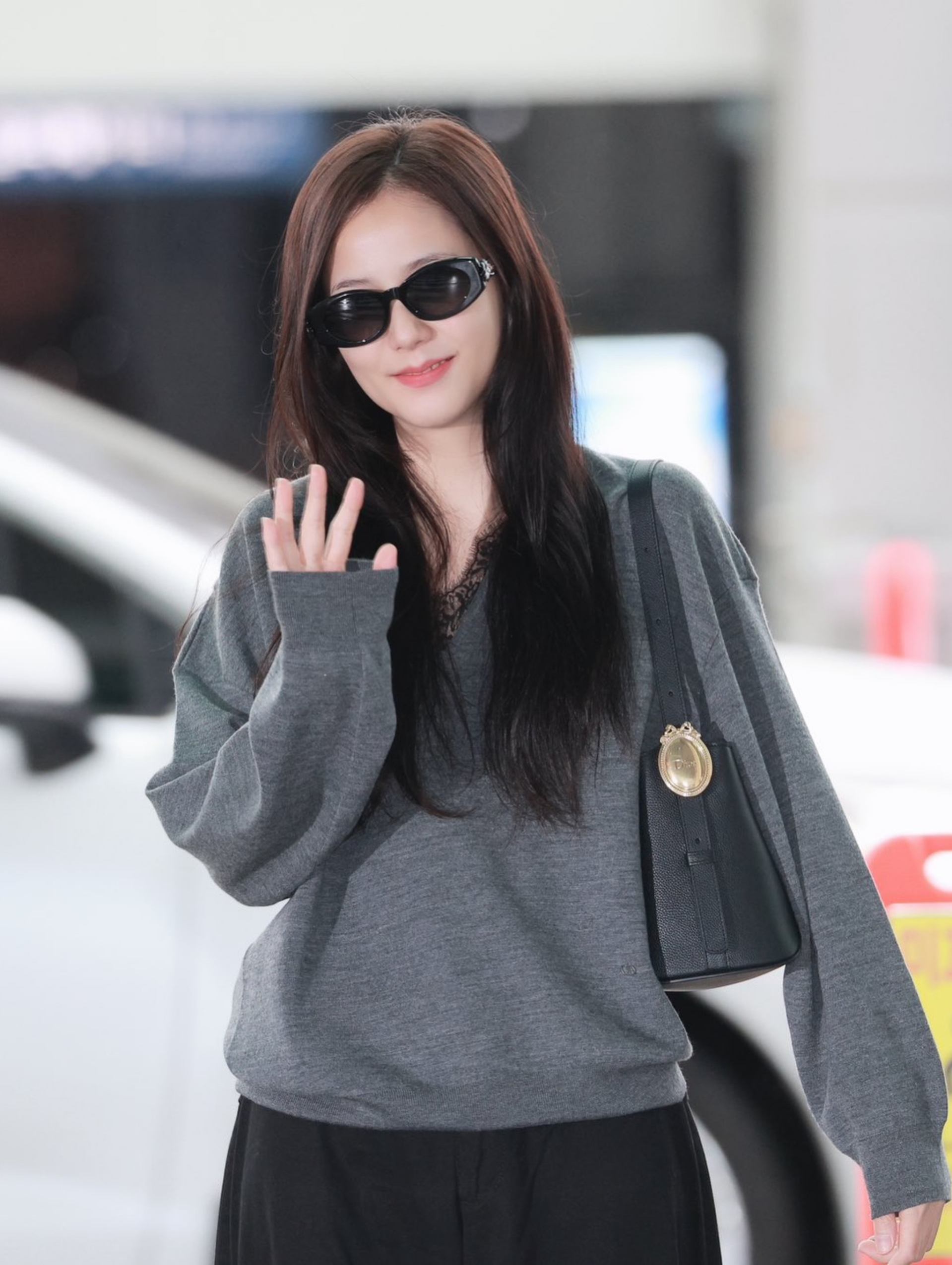 Sau c&ocirc; bồi b&agrave;n, Dior cho Jisoo th&agrave;nh "mẹ chồng" với diện mạo mới- Ảnh 1.