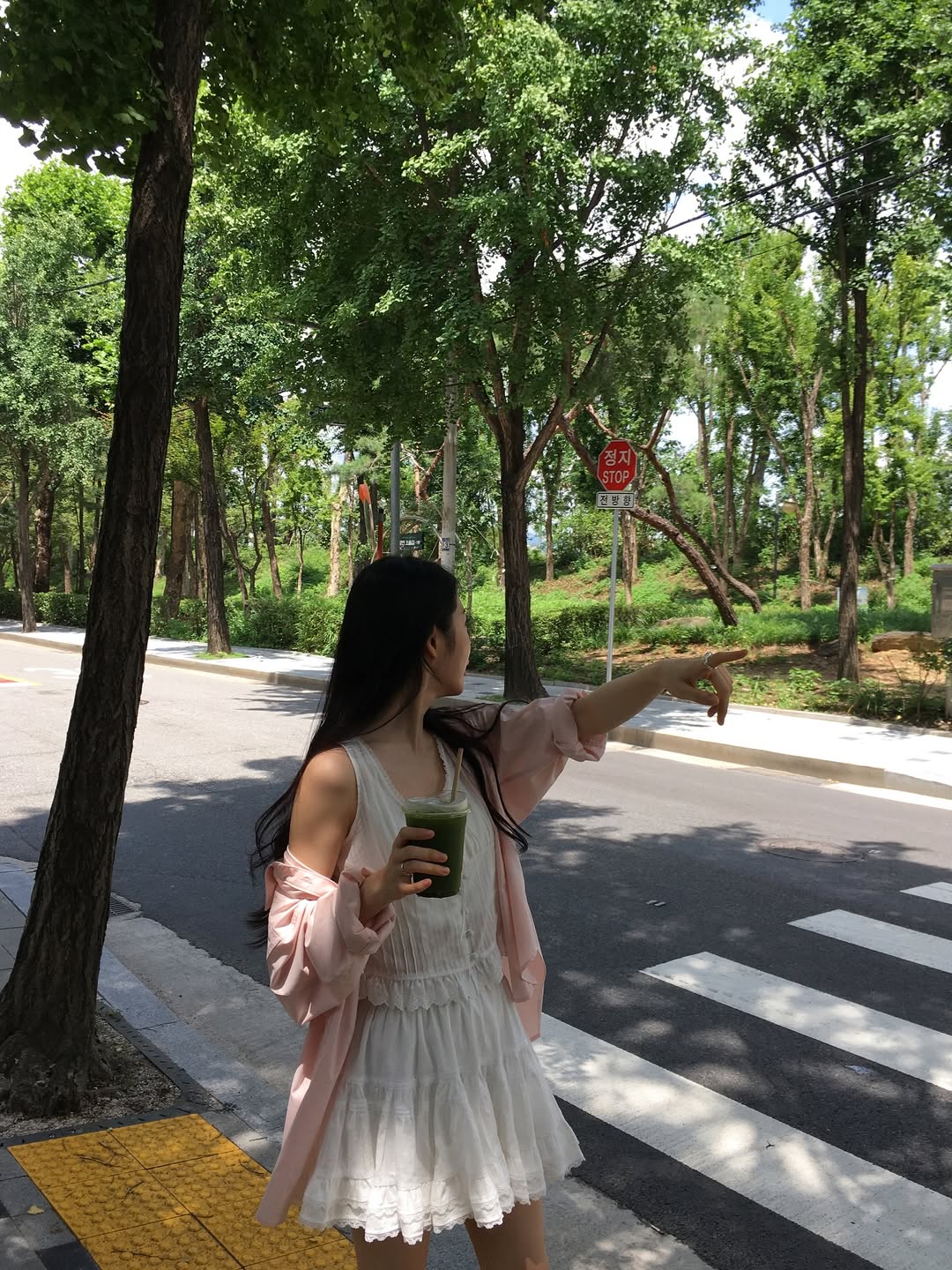"&Aacute;c nữ" tr&ecirc;n phim ngo&agrave;i đời hiền như ti&ecirc;n nữ: Mặt xinh d&aacute;ng xịn, mặc đẹp kh&ocirc;ng trượt ph&aacute;t n&agrave;o- Ảnh 11.