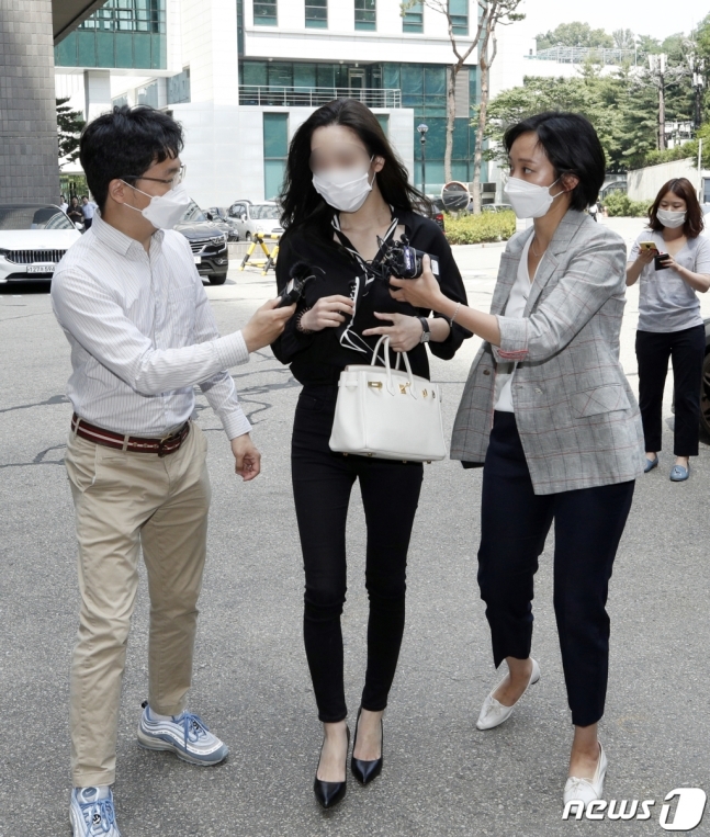 Ph&aacute;t hiện 1 n&agrave;ng thơ nhiều lần bị bắt v&igrave; ma t&uacute;y, ra t&ugrave; chăm cập nhật cuộc sống l&agrave;nh mạnh l&ecirc;n mạng, gắn link b&aacute;n h&agrave;ng- Ảnh 5.