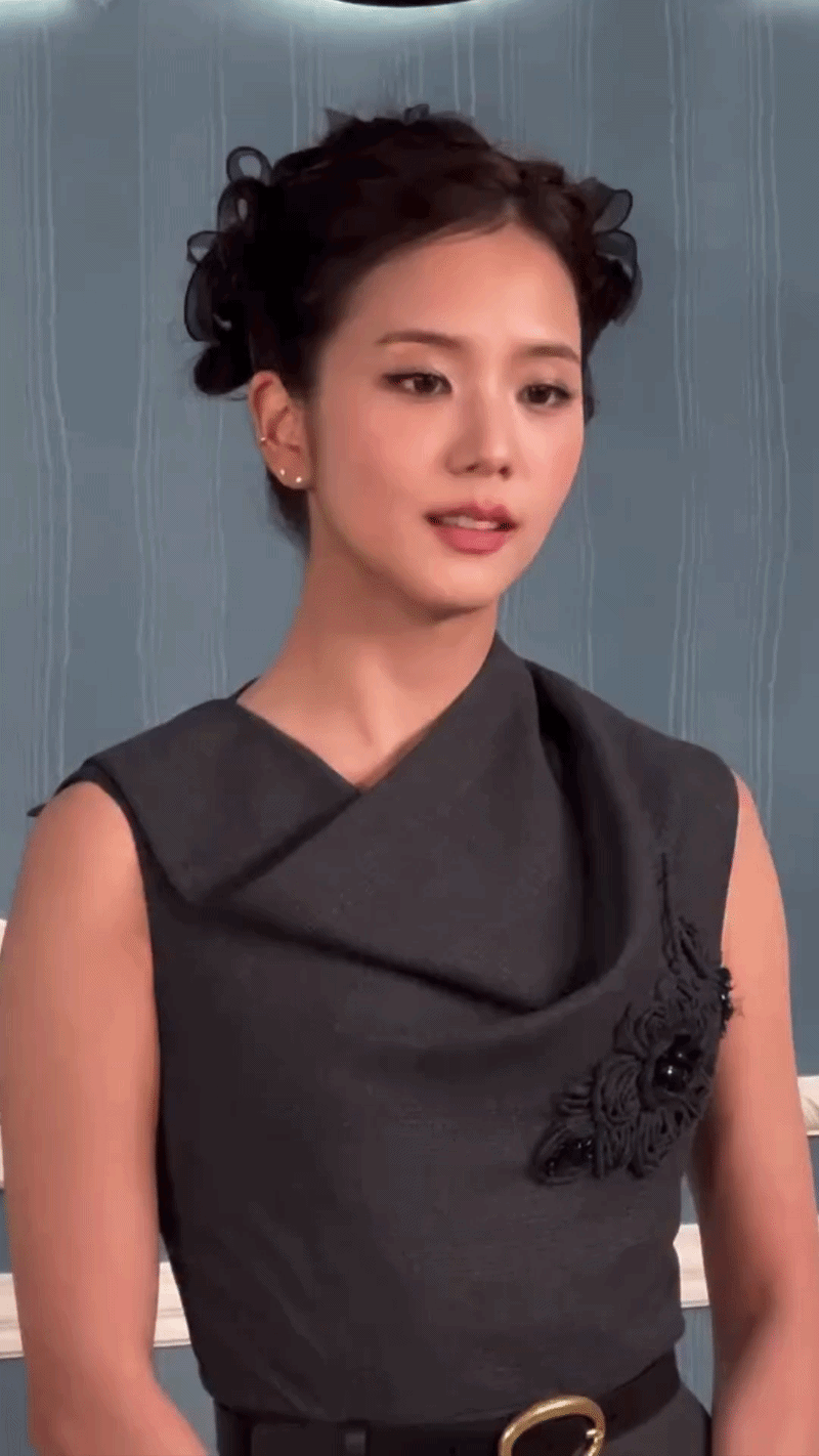 Sau c&ocirc; bồi b&agrave;n, Dior cho Jisoo th&agrave;nh "mẹ chồng" với diện mạo mới- Ảnh 9.