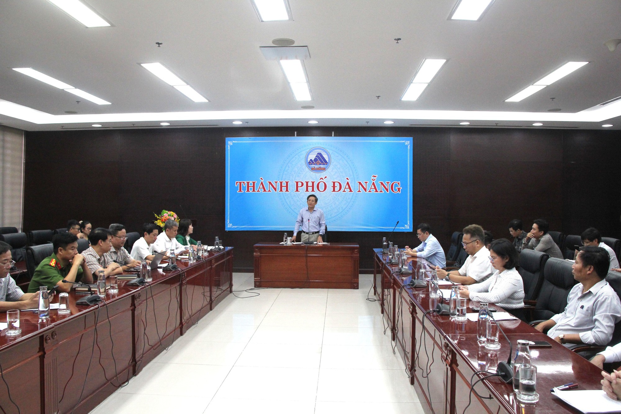 Đ&agrave; Nẵng: C&ocirc;ng nh&acirc;n m&ocirc;i trường g&aacute;nh 8 tấn r&aacute;c mỗi ng&agrave;y trong năm 2026 - Ảnh 1.