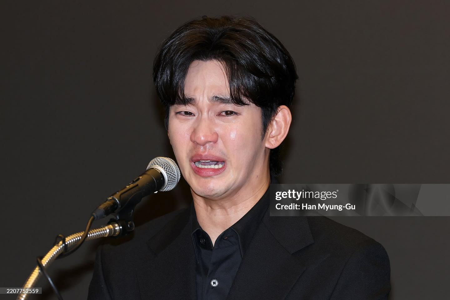 Kim Soo Hyun v&agrave;o viện điều trị t&acirc;m l&yacute;, diện mạo giờ gầy sọp th&ecirc; thảm- Ảnh 1.