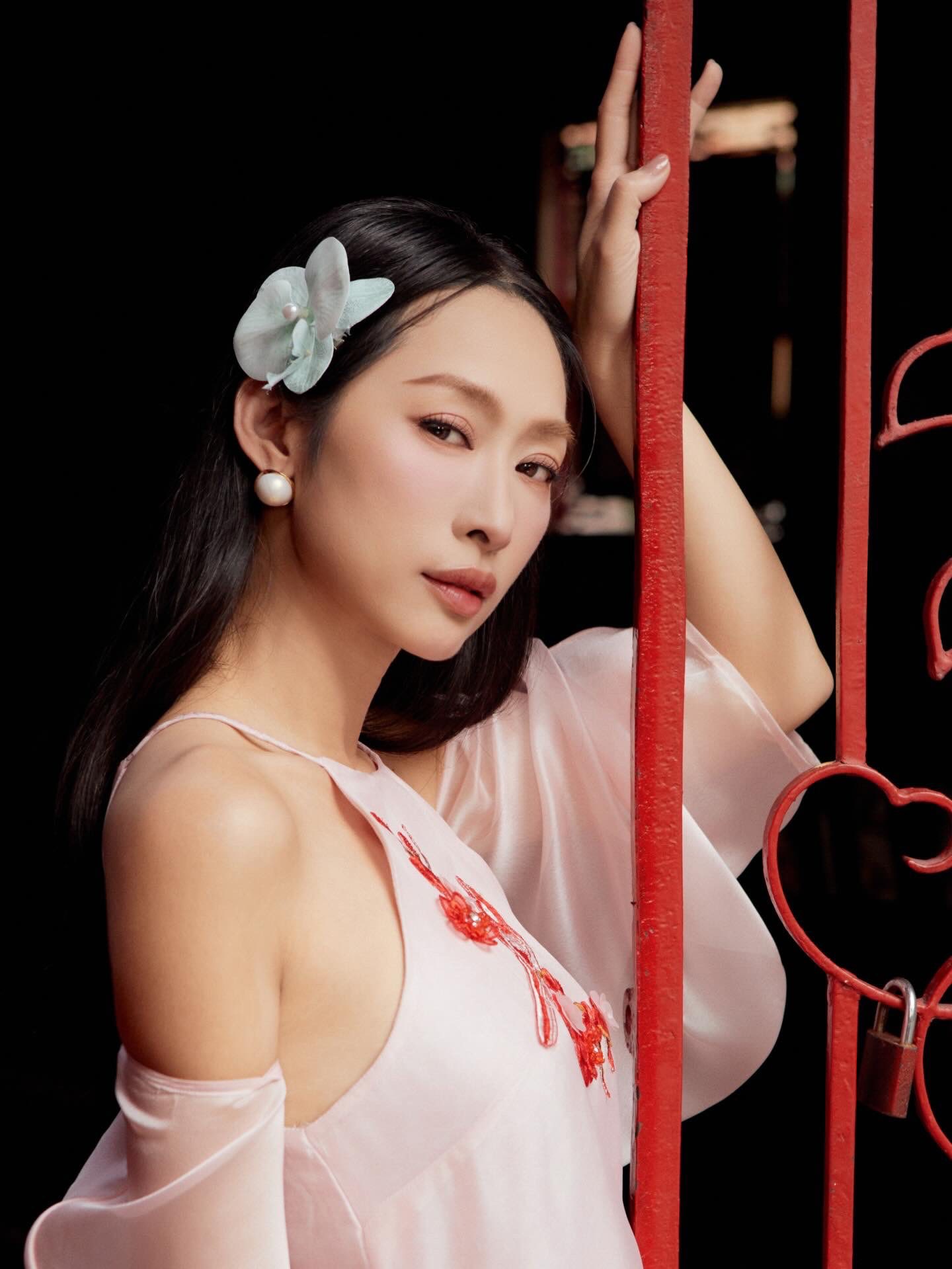Vbiz mới c&oacute; 1 cặp đ&ocirc;i lệch tuổi chấn động c&otilde;i mạng: L&uacute;c nh&agrave; g&aacute;i nổi tiếng th&igrave; nh&agrave; trai c&ograve;n chưa ra đời- Ảnh 4.