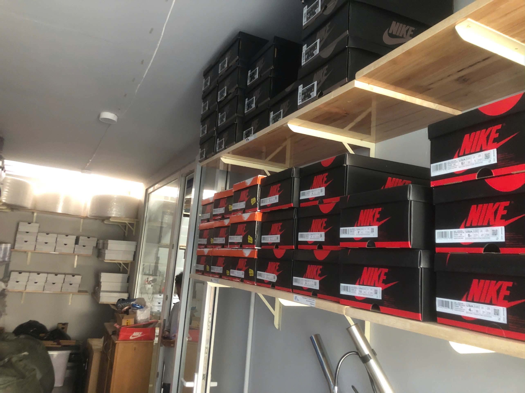 Ông chủ shop "thanhstore" đình đám trên sàn TMĐT bị bắt vì bán hàng fake, bỏ túi mượt mà hơn 3,5 tỷ đồng- Ảnh 2. Ông chủ shop "thanhstore" đình đám trên sàn TMĐT bị bắt vì bán hàng fake, bỏ túi mượt mà hơn 3,5 tỷ đồng- Ảnh 2.