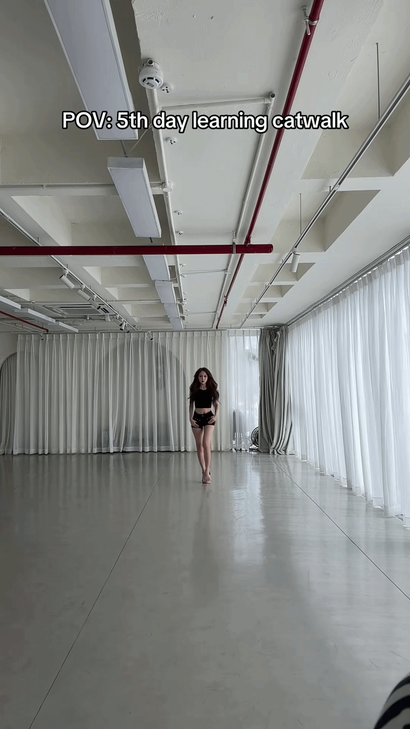 Hot girl Đảo Thi&ecirc;n Đường mới học catwalk 5 ng&agrave;y, netizen đ&atilde; đ&ograve;i đăng k&iacute; thi Hoa hậu- Ảnh 1.
